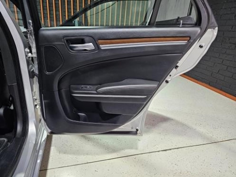 Chrysler 300 - Mit Mak Motors - Image 16