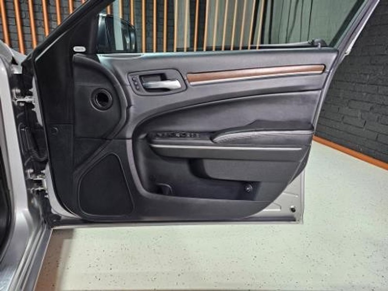 Chrysler 300 - Mit Mak Motors - Image 7