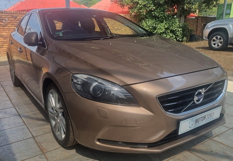 Volvo V40 - Motortoria - Image 1