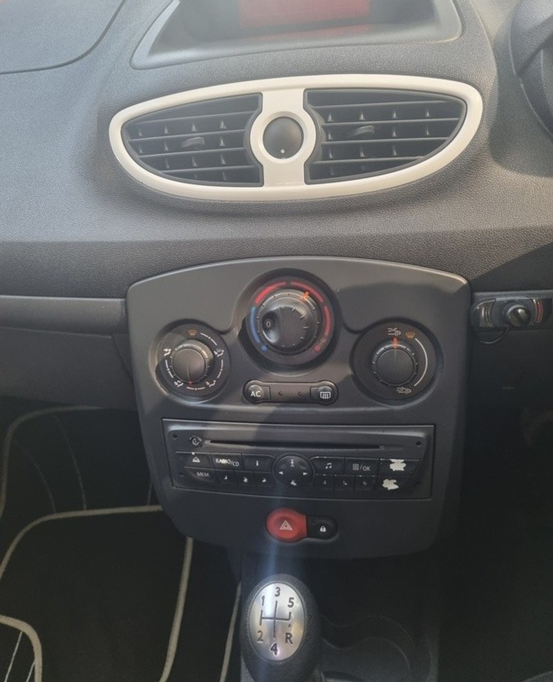 Renault Clio - Motortoria - Image 10