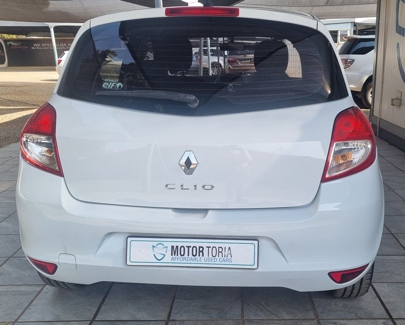 Renault Clio - Motortoria - Image 6