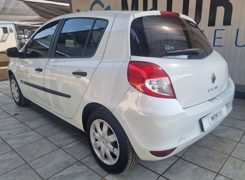 Renault Clio - Motortoria - Image 5