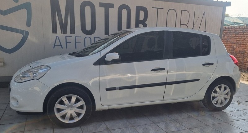 Renault Clio - Motortoria - Image 4