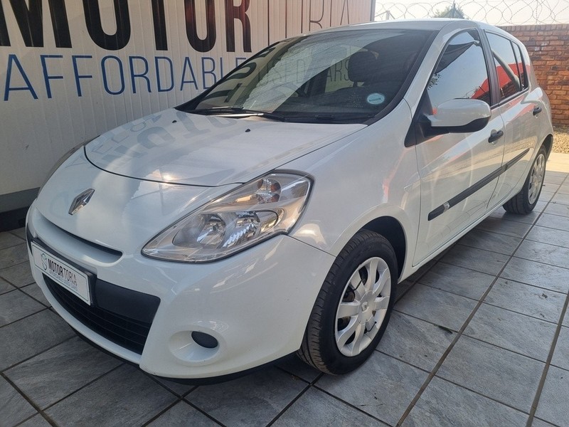 Renault Clio - Motortoria - Image 3