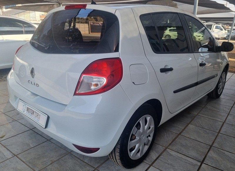 Renault Clio - Motortoria - Image 7