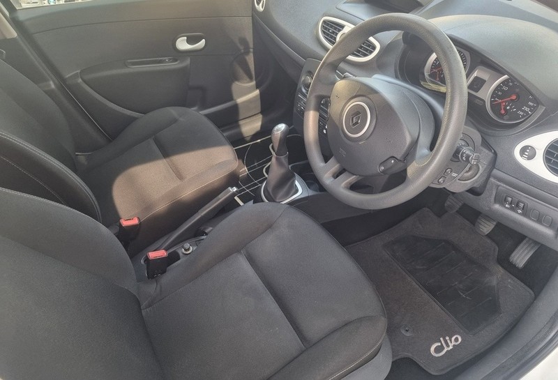 Renault Clio - Motortoria - Image 8