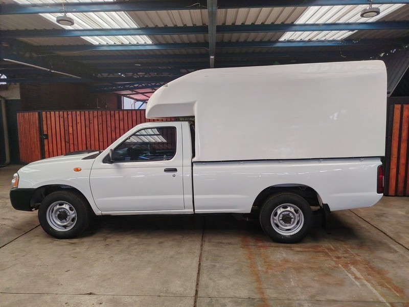 Nissan NP 300 Pick up - We Buy Bakkies - Image 4