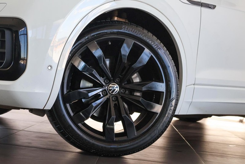 Volkswagen Touareg - Audi Centre Hatfield - Image 3