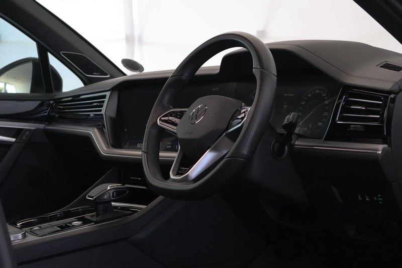 Volkswagen Touareg - Audi Centre Hatfield - Image 24