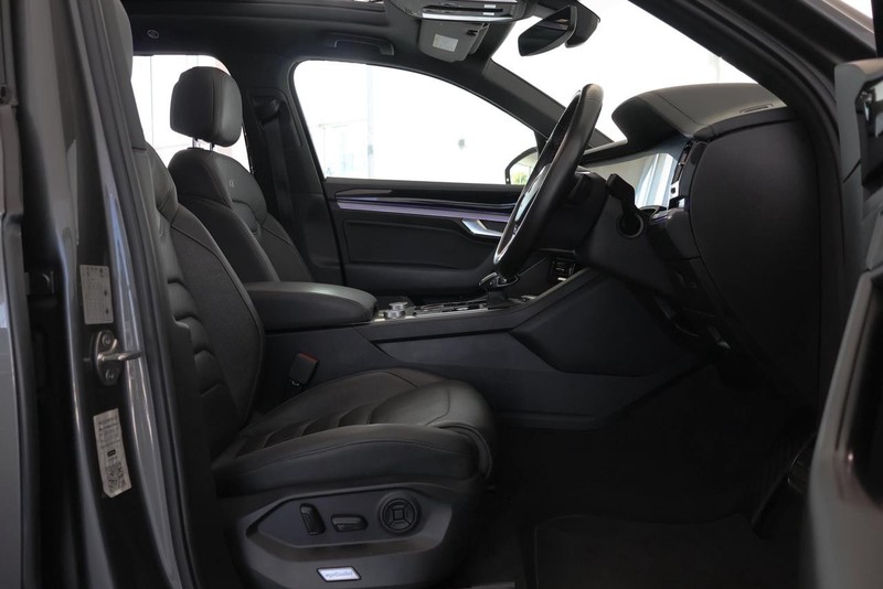 Volkswagen Touareg - Audi Centre Hatfield - Image 19