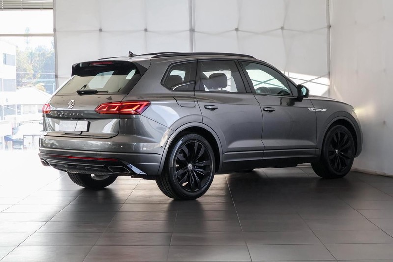 Volkswagen Touareg - Audi Centre Hatfield - Image 9