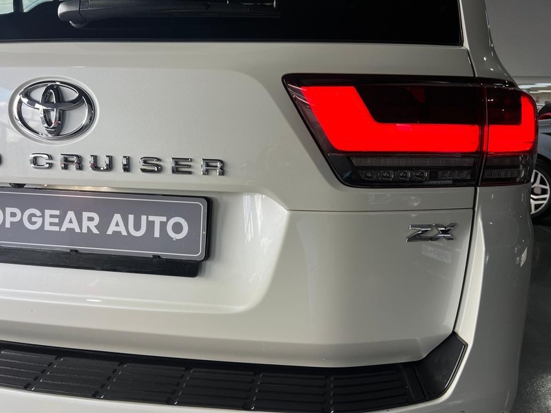 Toyota Land Cruiser - Top Gear Auto - Image 7