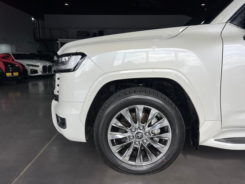 Toyota Land Cruiser - Top Gear Auto - Image 4