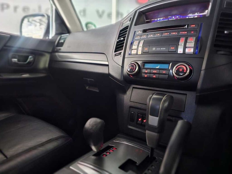 Mitsubishi Pajero - Auto Hot Spot - Image 12
