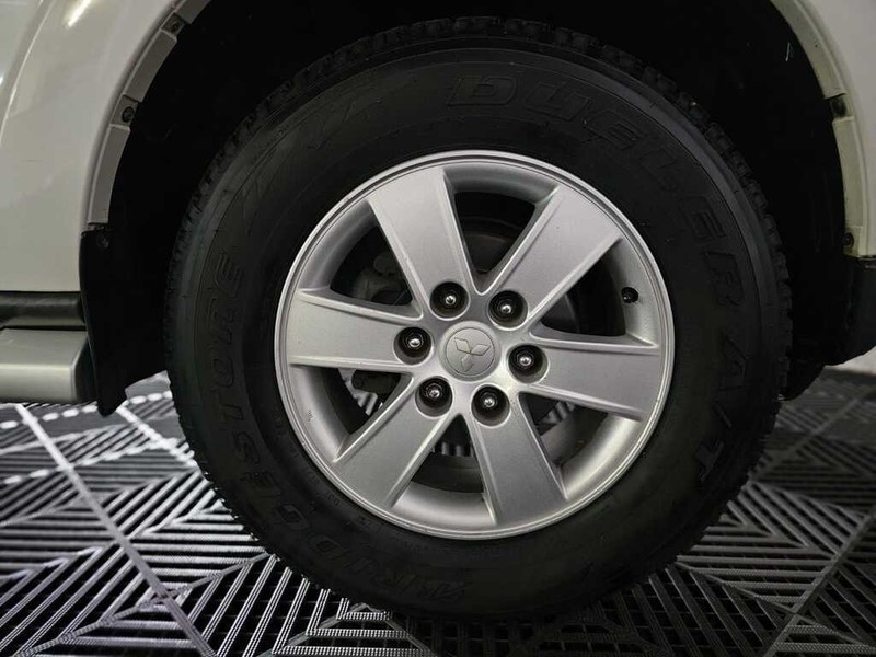 Mitsubishi Pajero - Auto Hot Spot - Image 5