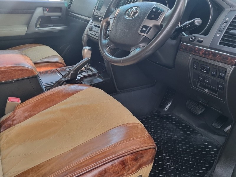 Toyota Land Cruiser - Motortoria - Image 12