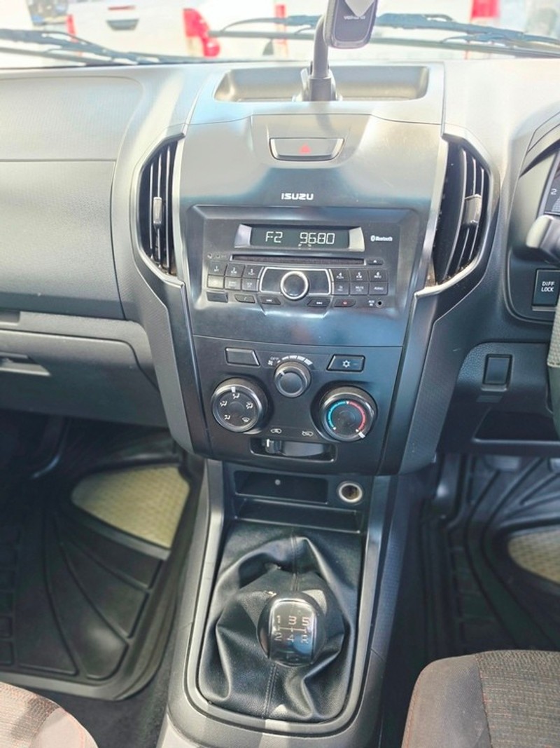 Isuzu D-Max - Motortoria - Image 18
