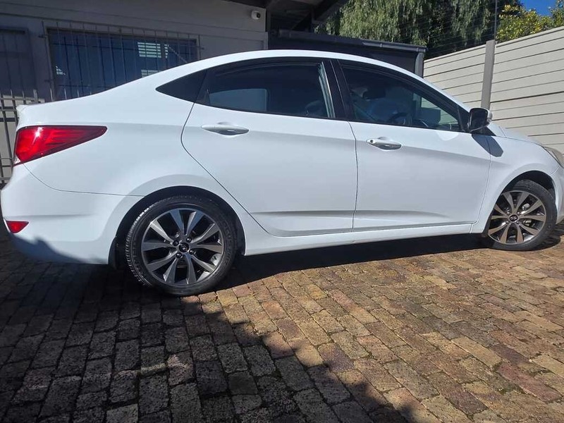 Hyundai Accent - Evolution Cars - Image 18