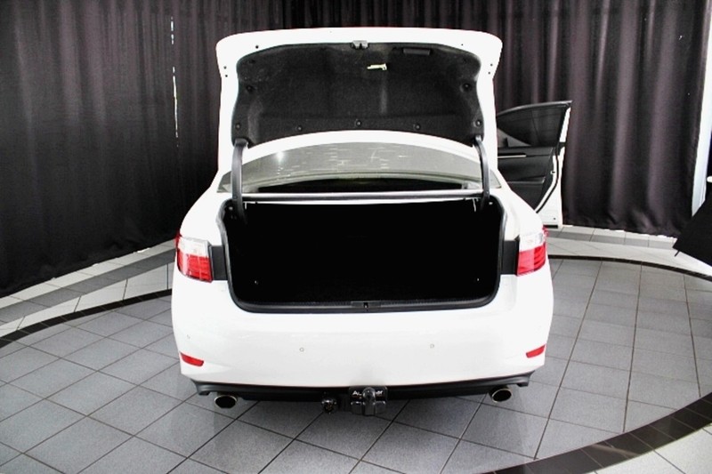 Lexus ES - LisaCars - Image 12
