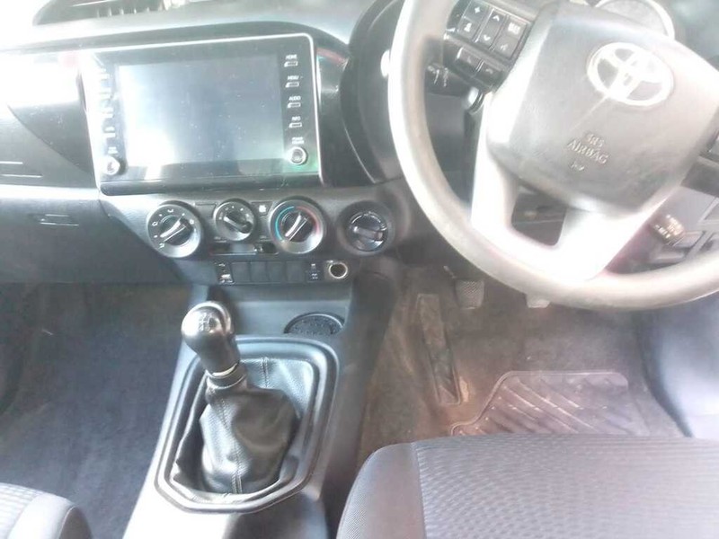 Toyota Hilux - Janjira Cars Sales - Image 5