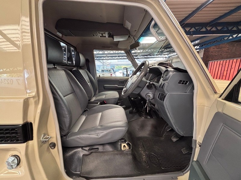 Toyota Land Cruiser - We Buy Bakkies - Image 15