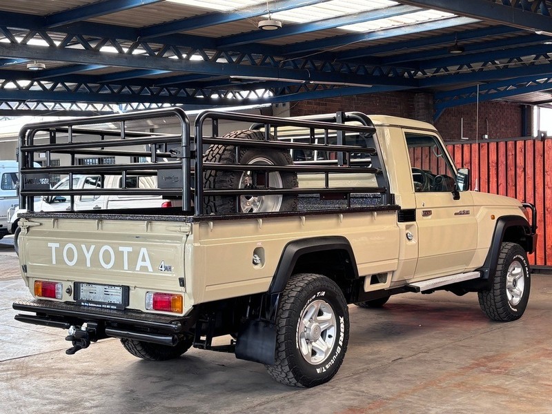 Toyota Land Cruiser - We Buy Bakkies - Image 11