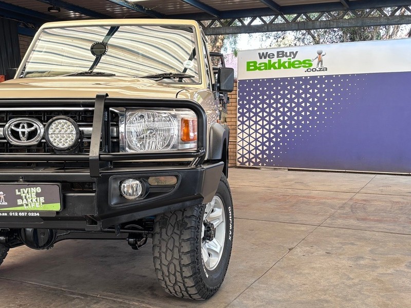 Toyota Land Cruiser - We Buy Bakkies - Image 7