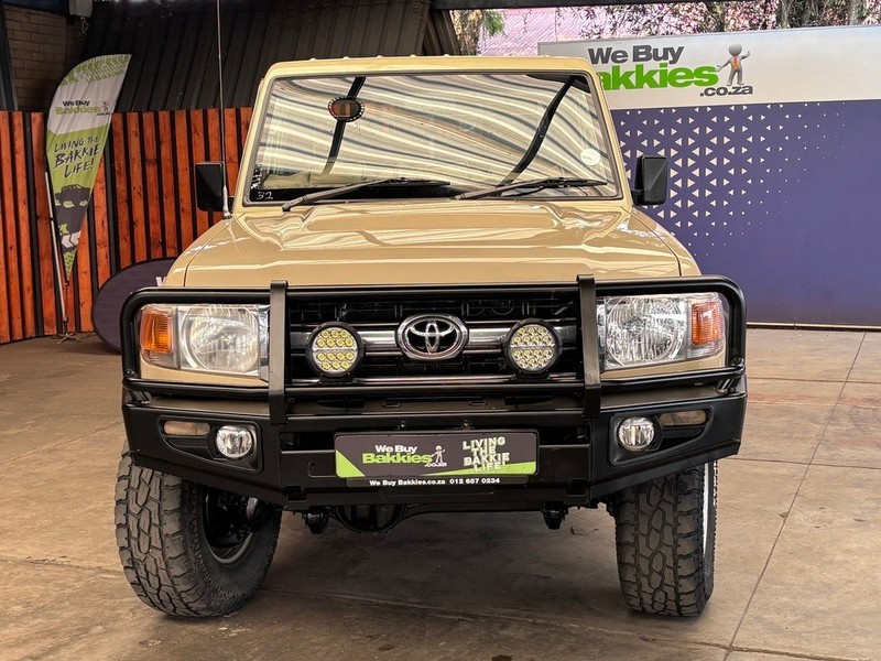 Toyota Land Cruiser - We Buy Bakkies - Image 4