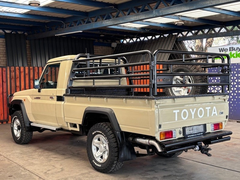 Toyota Land Cruiser - We Buy Bakkies - Image 12