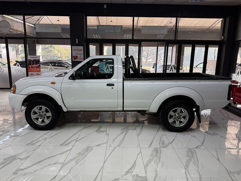 Nissan NP300 Hardbody - Stargate Auto - Image 4