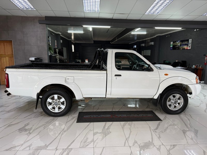 Nissan NP300 Hardbody - Stargate Auto - Image 5