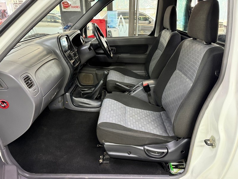 Nissan NP300 Hardbody - Stargate Auto - Image 10