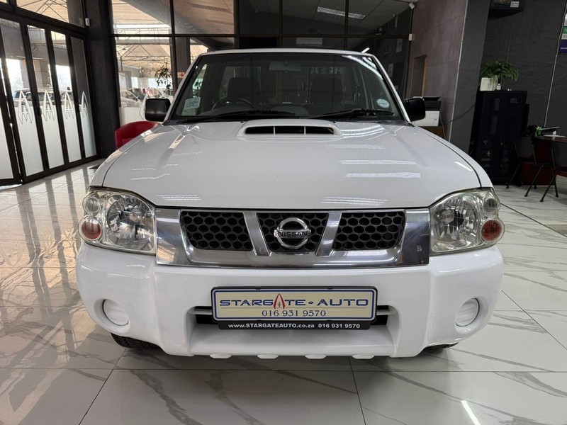 Nissan NP300 Hardbody - Stargate Auto - Image 2