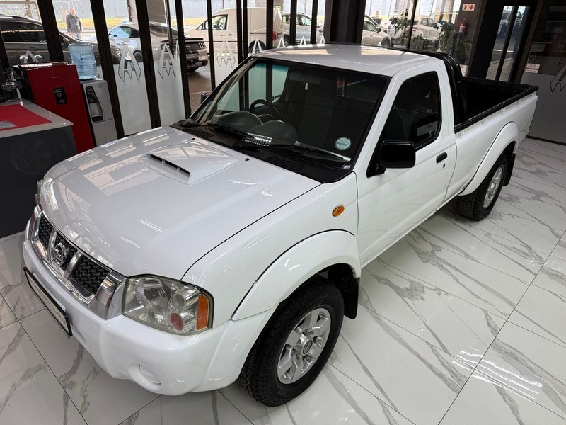 Nissan NP300 Hardbody - Stargate Auto - Image 3