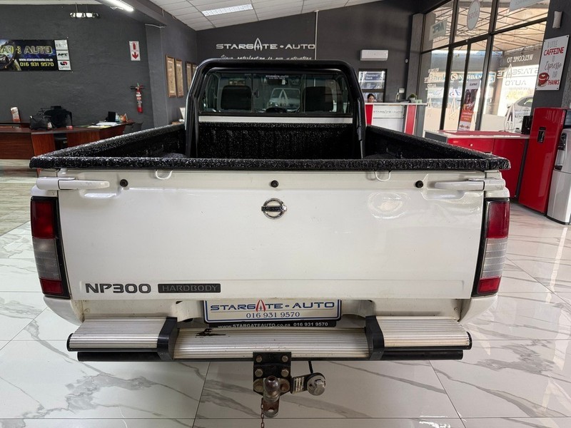 Nissan NP300 Hardbody - Stargate Auto - Image 6