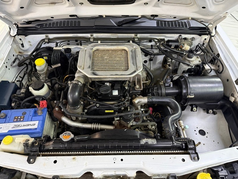 Nissan NP300 Hardbody - Stargate Auto - Image 11