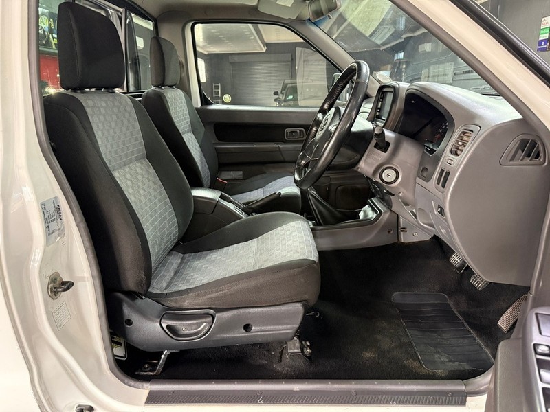 Nissan NP300 Hardbody - Stargate Auto - Image 13