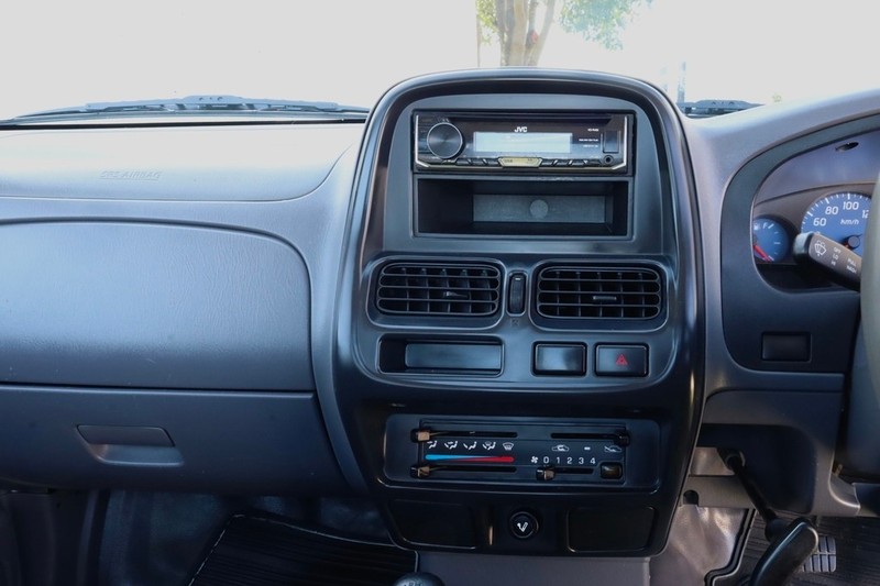 Nissan NP300 Hardbody - King Cars Bellville/Vredekloof - Image 15