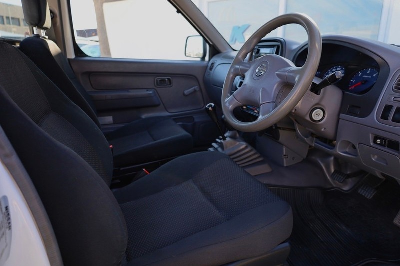 Nissan NP300 Hardbody - King Cars Bellville/Vredekloof - Image 14
