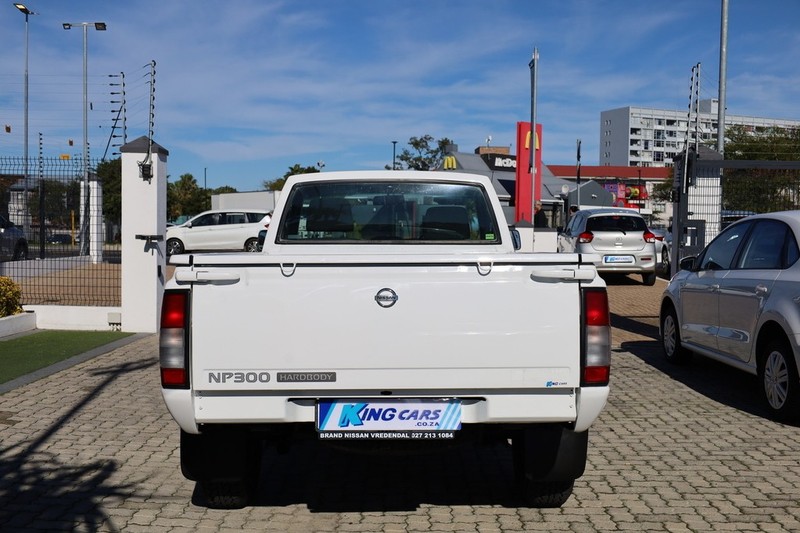 Nissan NP300 Hardbody - King Cars Bellville/Vredekloof - Image 9
