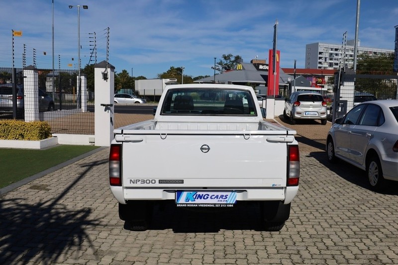 Nissan NP300 Hardbody - King Cars Bellville/Vredekloof - Image 10