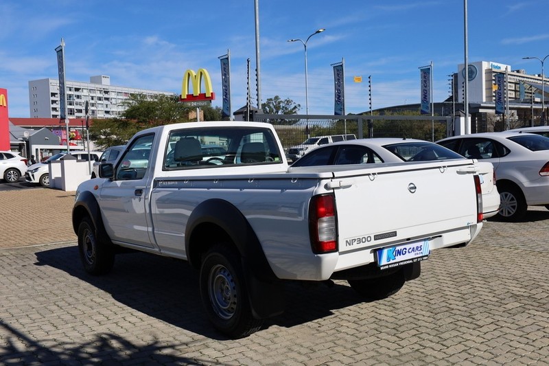 Nissan NP300 Hardbody - King Cars Bellville/Vredekloof - Image 8