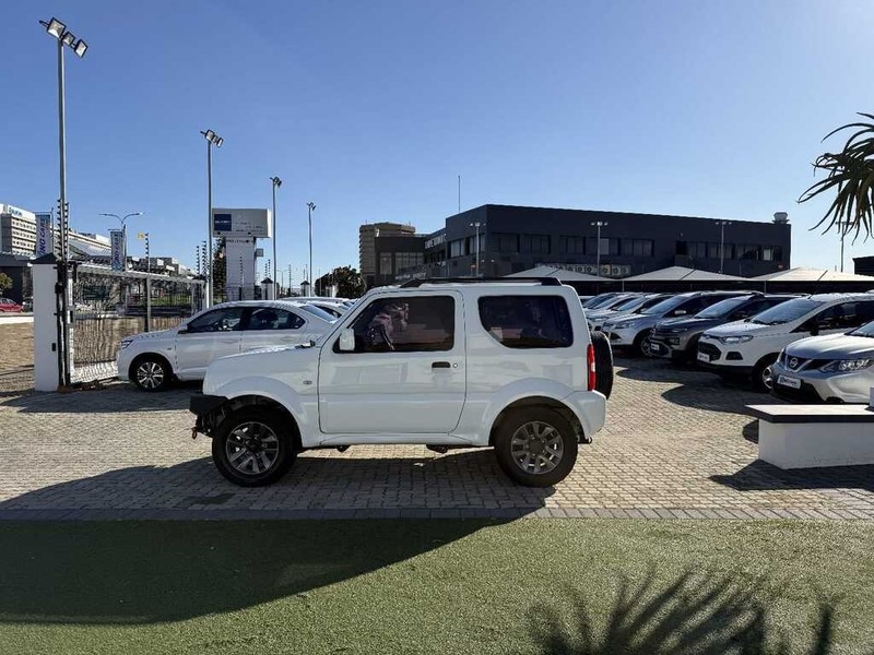 Suzuki Jimny - King Cars Bellville/Vredekloof - Image 4