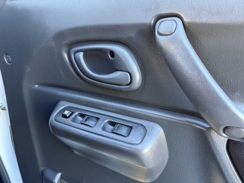 Suzuki Jimny - King Cars Bellville/Vredekloof - Image 9