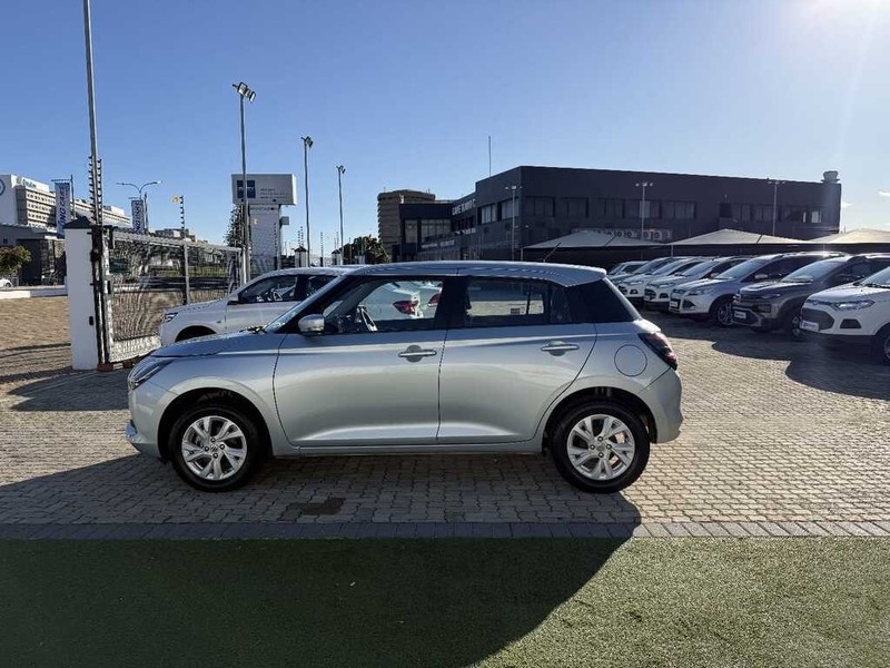Suzuki Swift - King Cars Bellville/Vredekloof - Image 3