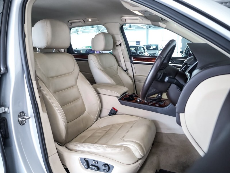 Volkswagen Touareg - Hatfield VW Bryanston - Image 20