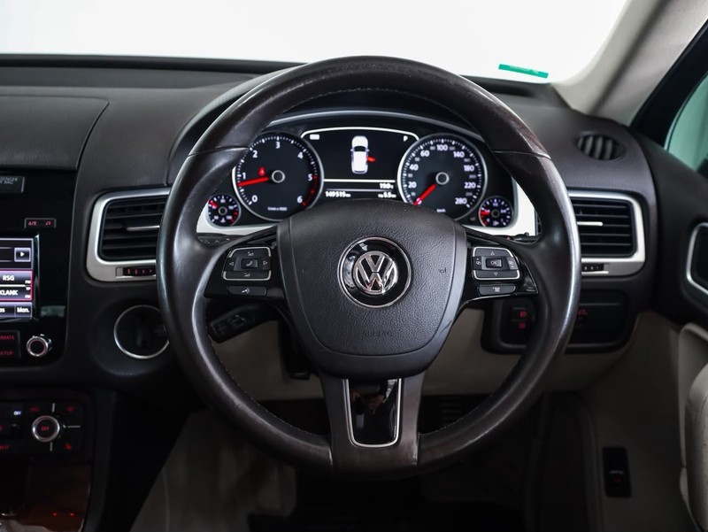Volkswagen Touareg - Hatfield VW Bryanston - Image 8