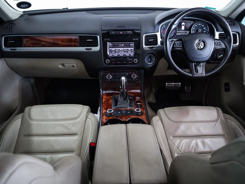 Volkswagen Touareg - Hatfield VW Bryanston - Image 17