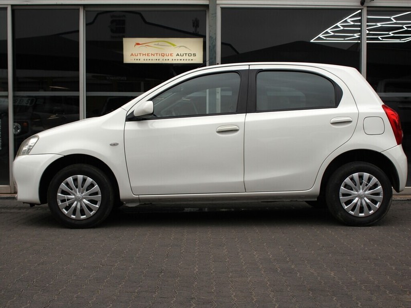 Toyota Etios - Authentique Autos - Image 2