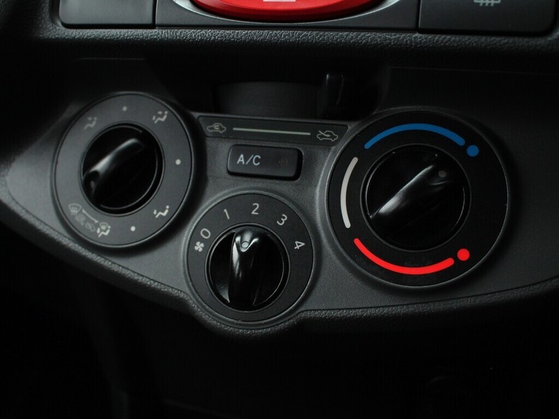 Toyota Etios - Authentique Autos - Image 10